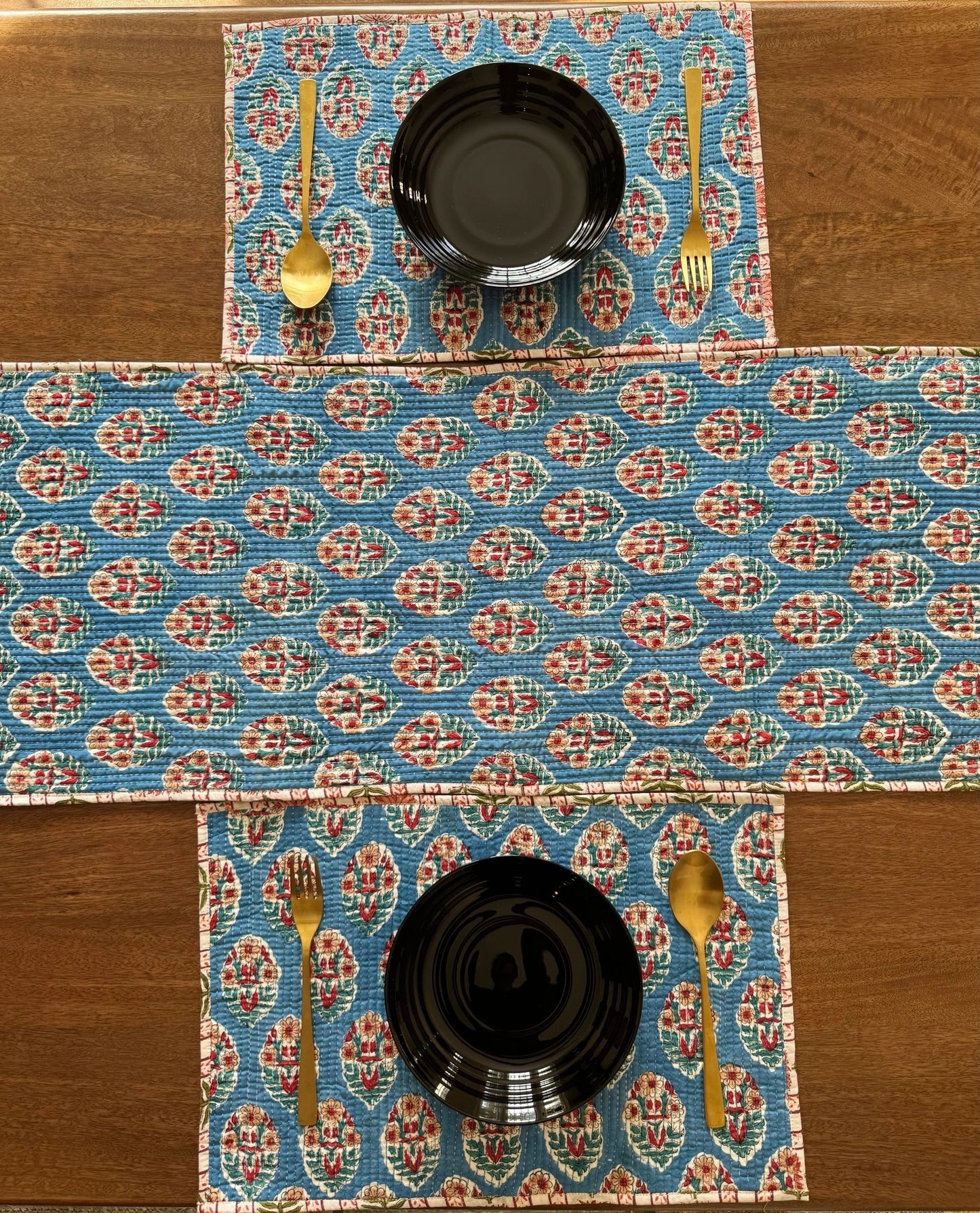 Table%20Runner%20and%20Mats%20(100).jpeg