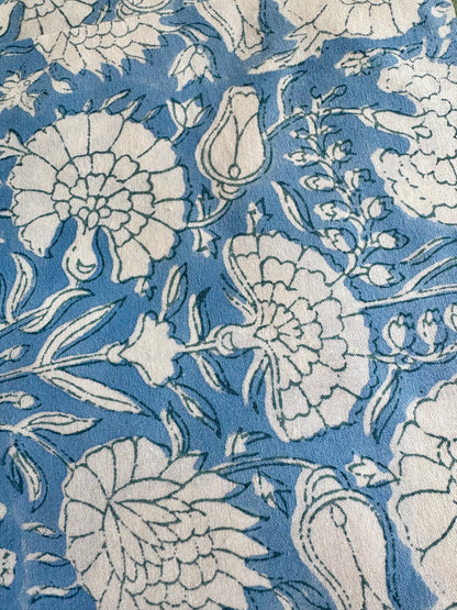 House of Mulmul - Blockprinted Cotton Napkins. Floral pattern napkins with white flowers on a blue background