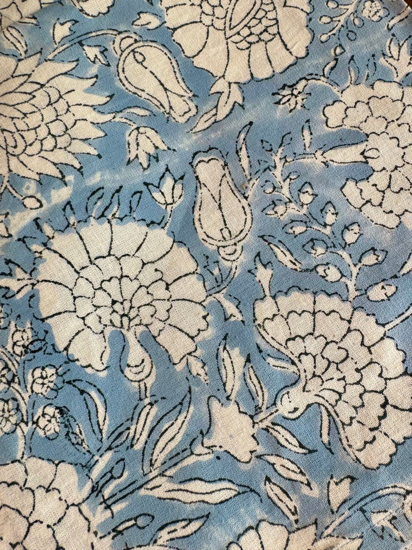 House of Mulmul - Blockprinted Cotton Napkins. Floral pattern napkins with white flowers on a blue background