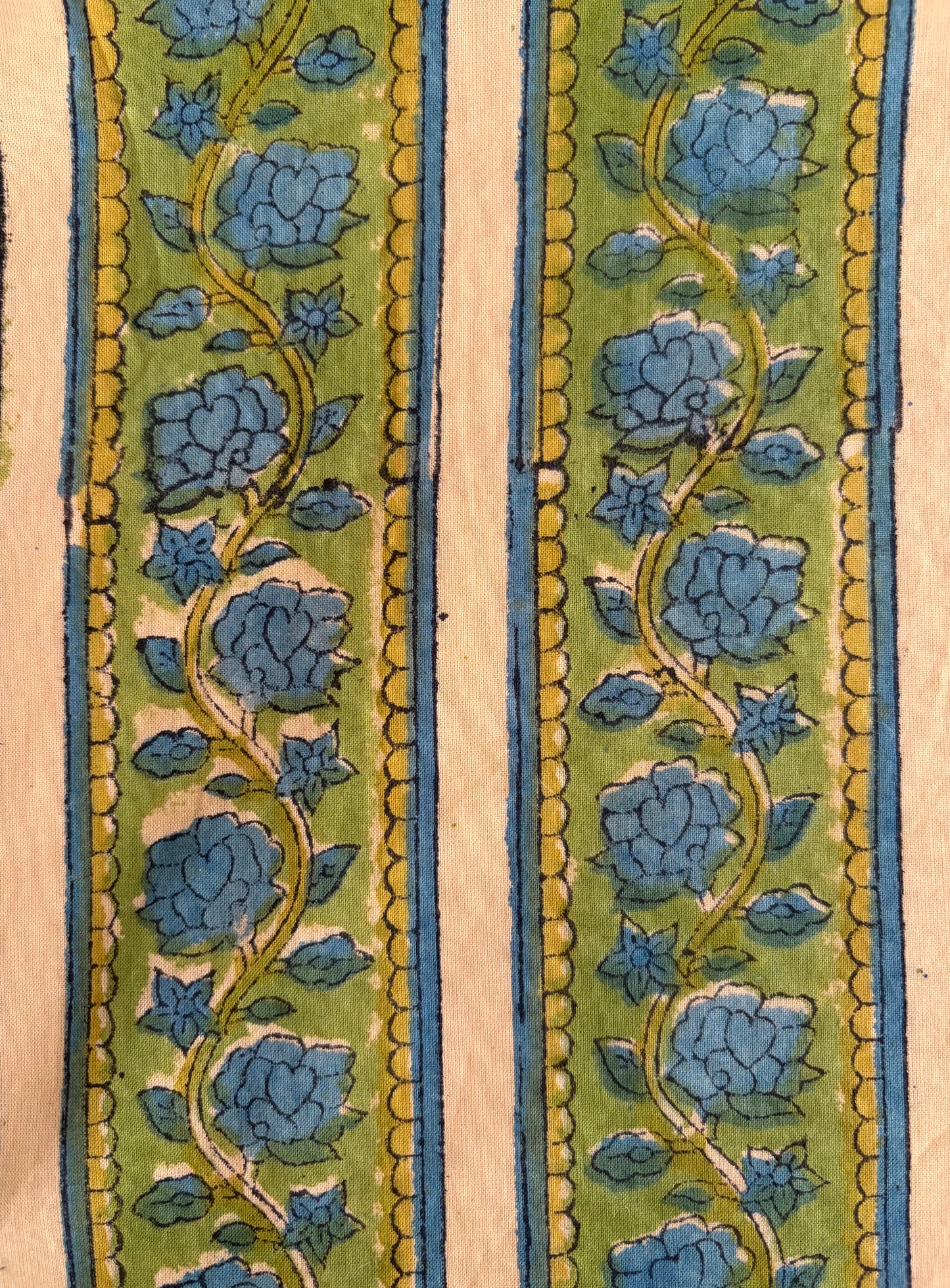 House of Mulmul - Blockprinted Cotton Reversible Table Runner & Mats set. Decorative border with blue floral patterns on a green background