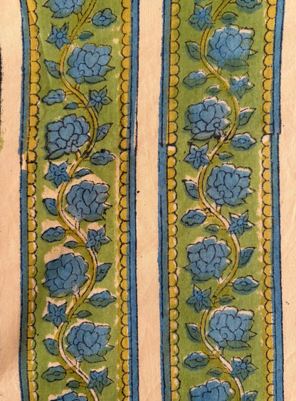 House of Mulmul - Blockprinted Cotton Reversible Table Runner & Mats set. Decorative border with blue floral patterns on a green background