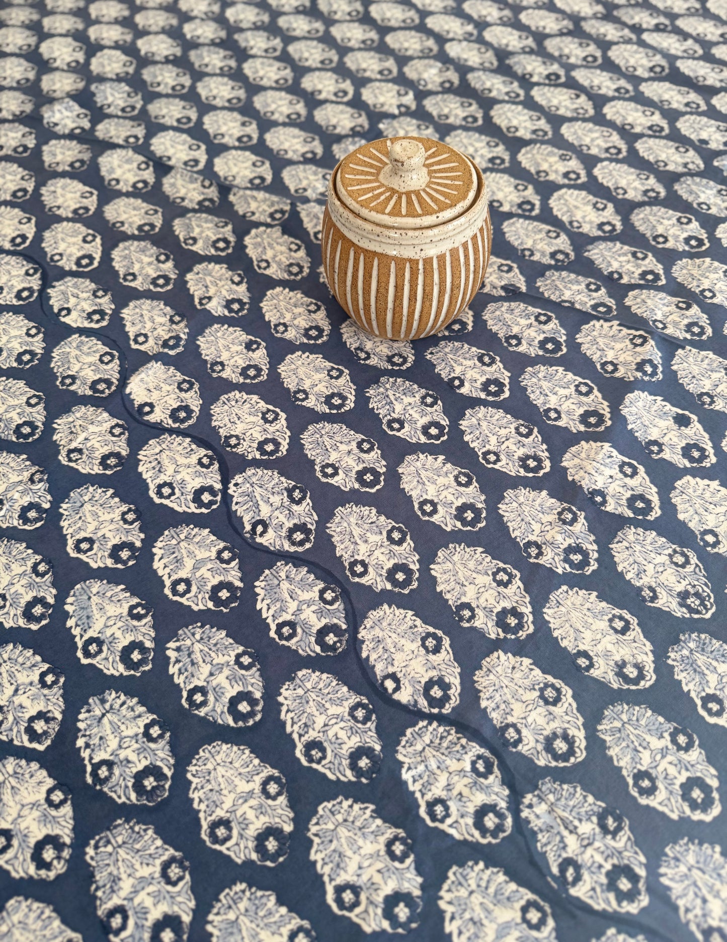 House of Mulmul - Cotton Table Cloth Round. Decorative box on a fabric with a blue and white pattern