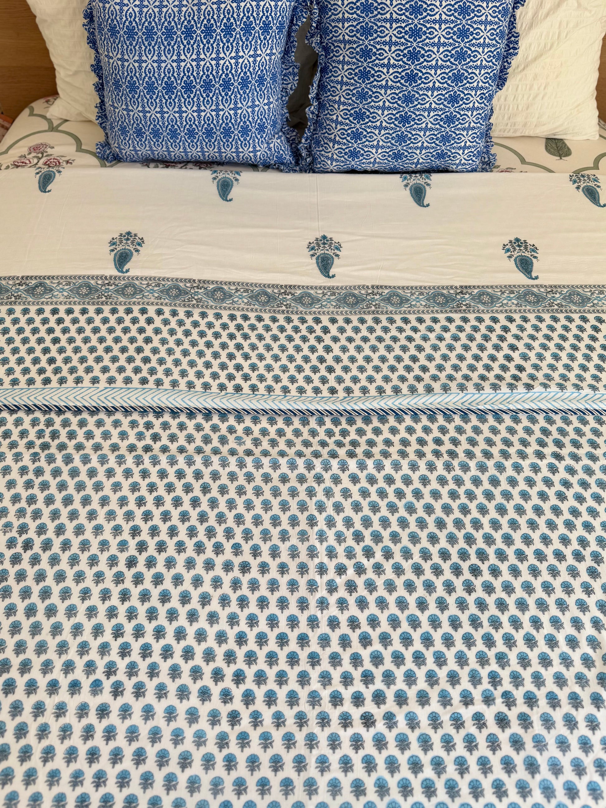 House of Mulmul - Coverlet Dohar blanket. Bedroom with reversible cotton coverlet blanket. Muslin dohar with boota paisley leaf and blue and grey colors, white background.